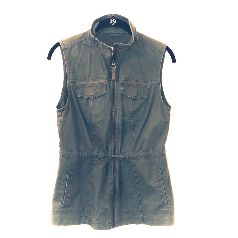 Sleeveless utility  jacket